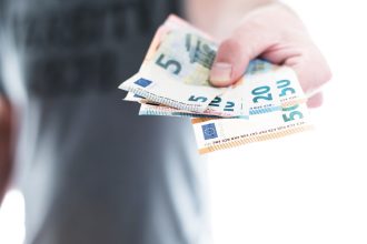 Bargeldbezug ist mit vielen Kreditkarten kostenlos